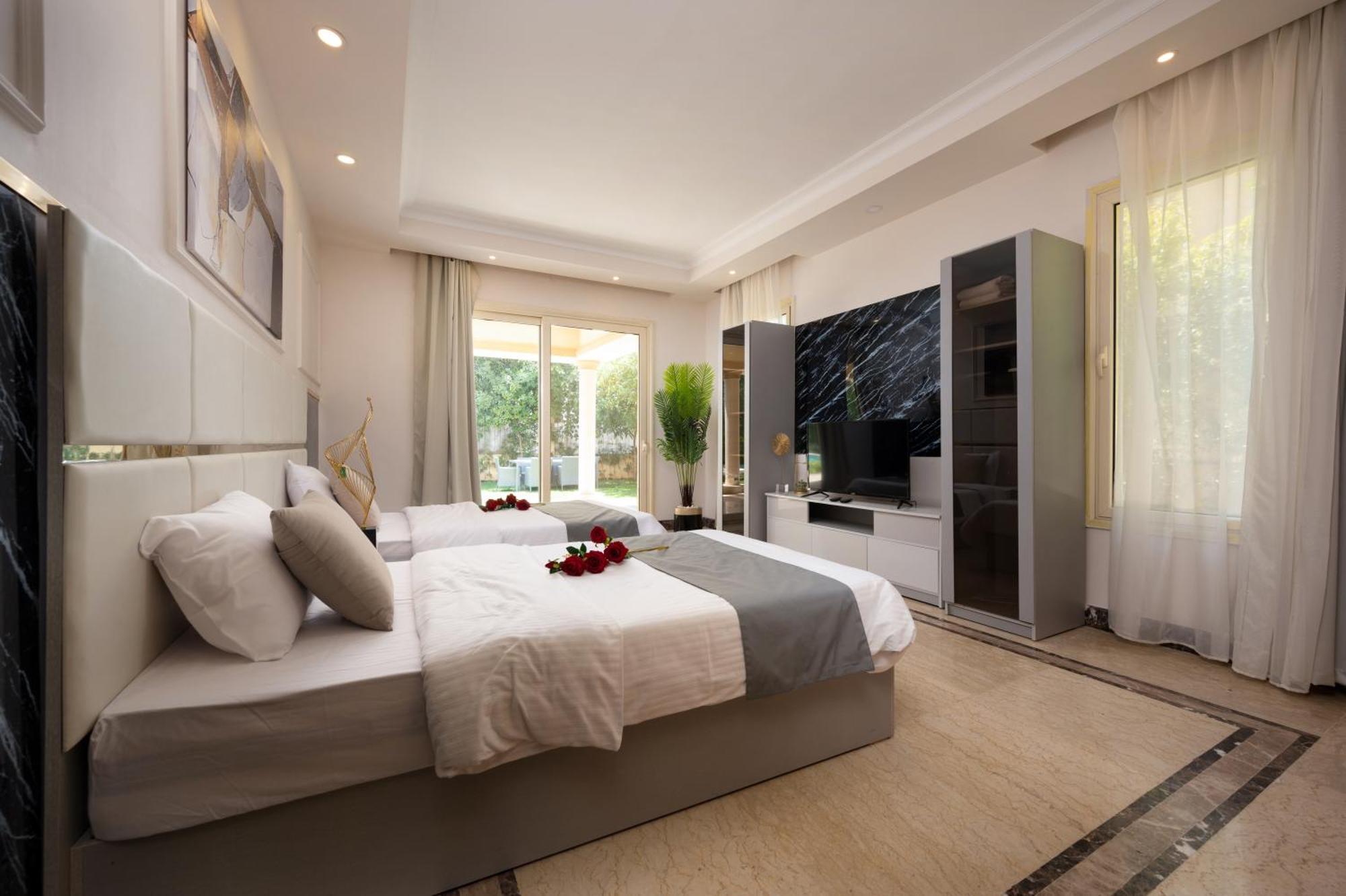 Zyra Luxury With Pool And Jacuzzi In New