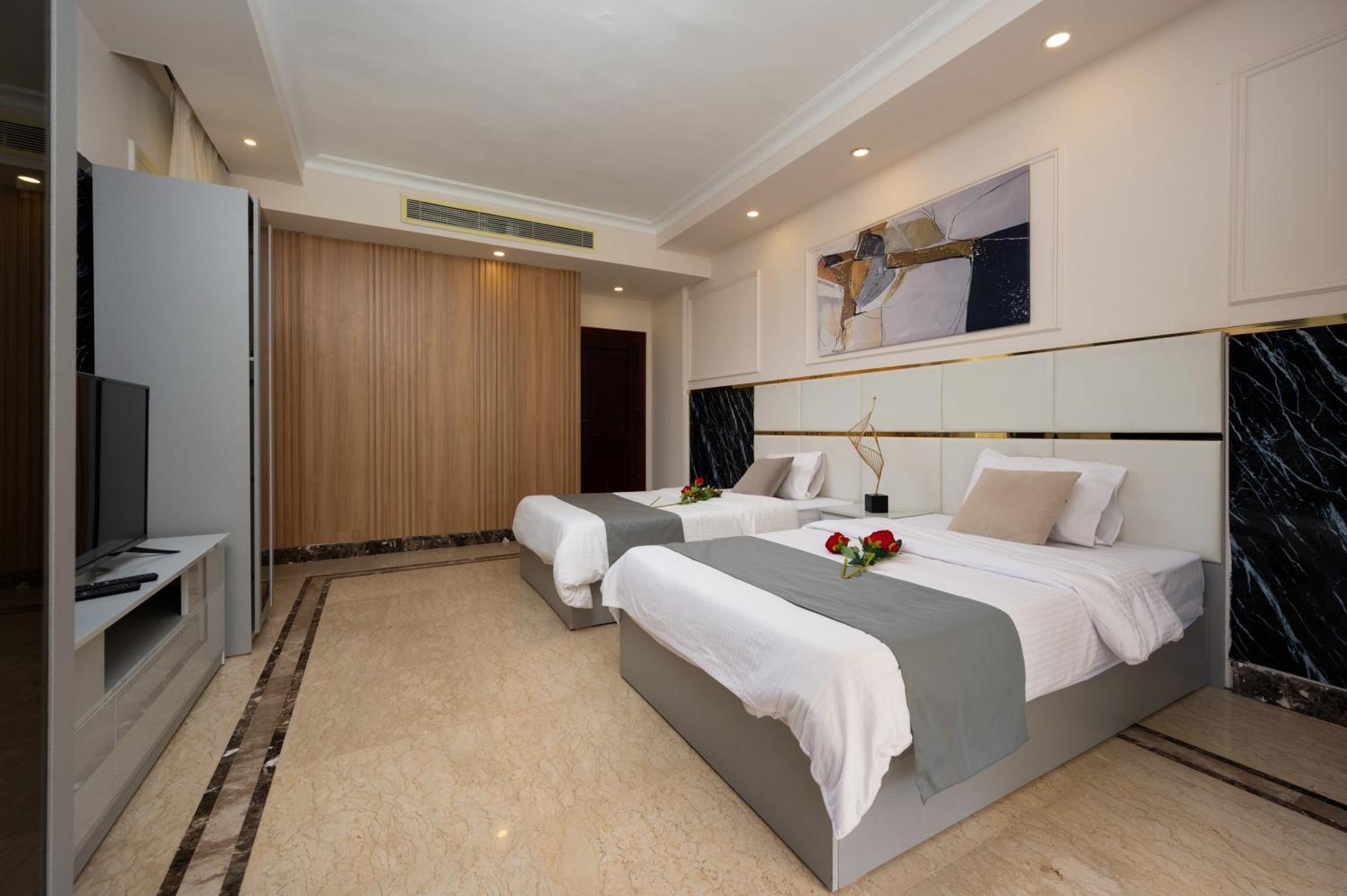 Zyra Luxury With Pool And Jacuzzi In New *