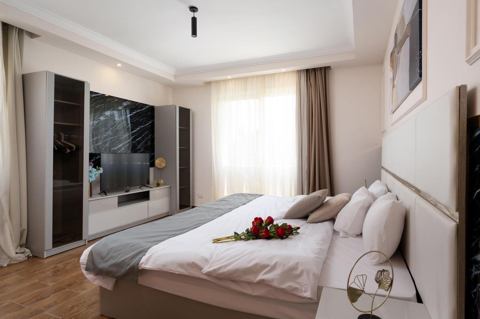 Zyra Luxury With Pool And Jacuzzi In New